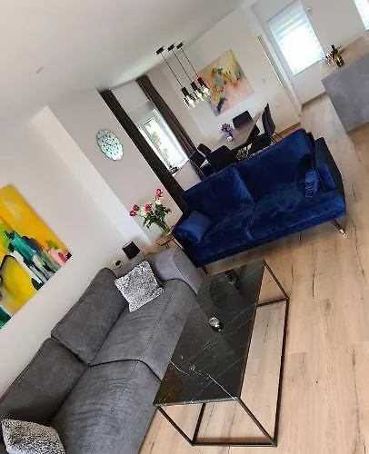 Luxury Isabel شقة *