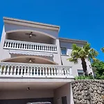 Luxury Isabel Apartment